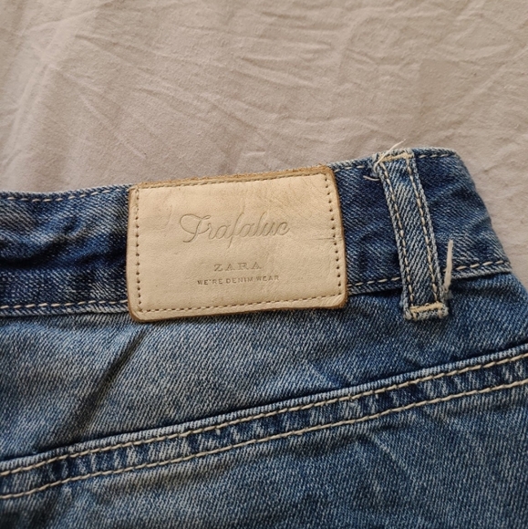 ZARA frafalue Size 4 Jean Shorts distressed with crochet - Picture 5 of 10